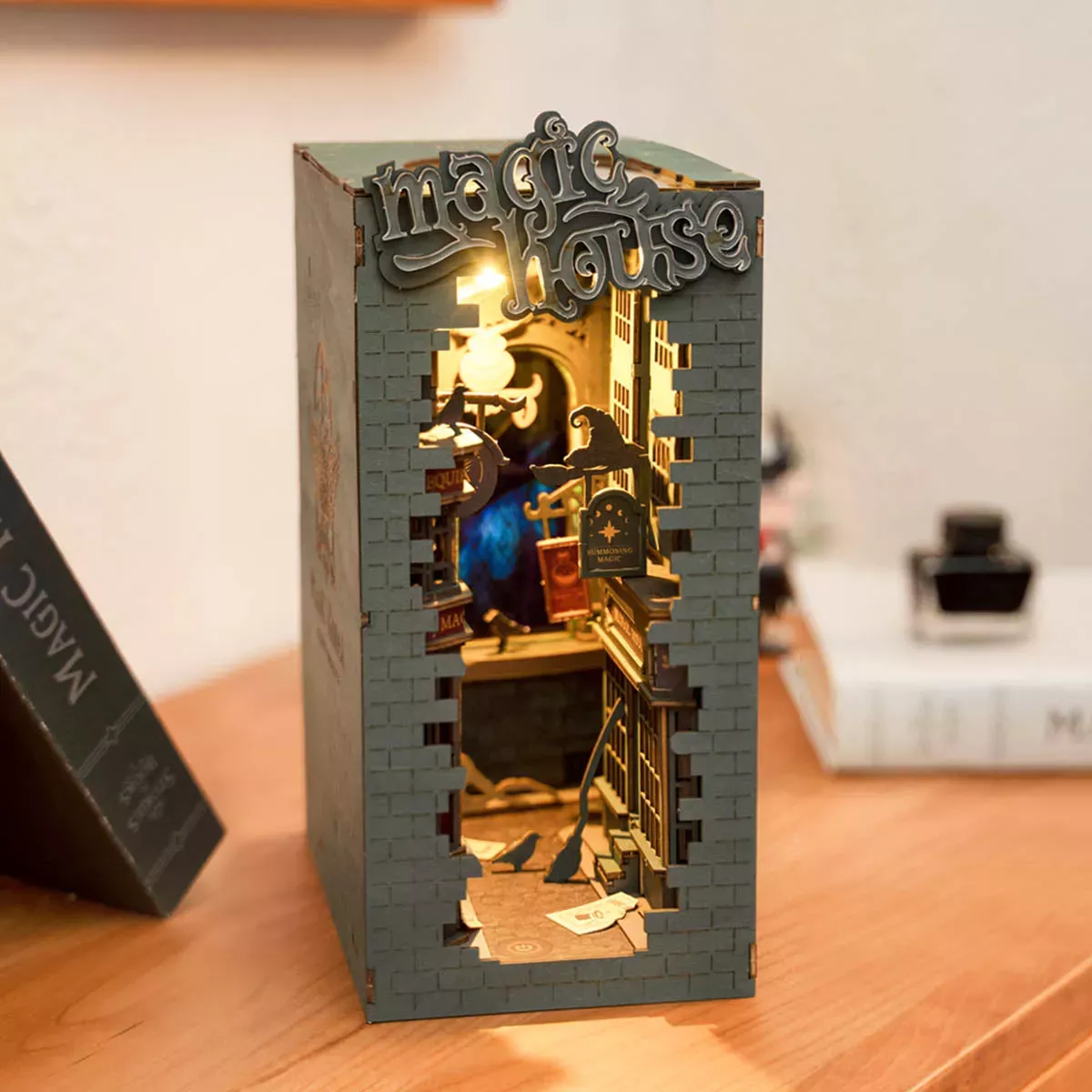 Book Nook Rolife - Magic House - 216 Pièces 